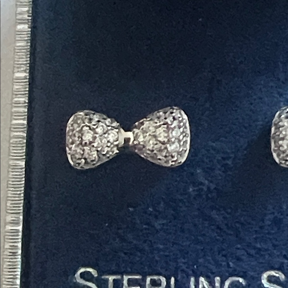 Lulea Sterling Crystal Bow Earrings New in Box - Picture 4 of 4